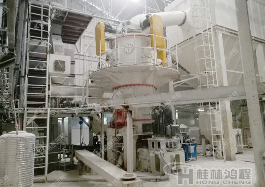 HLMX1100高純石英砂磨粉機(jī)推薦設(shè)備，桂林鴻程環(huán)保磨粉機(jī)，HLMX超細(xì)立式磨粉機(jī)